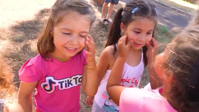 ULTIMO GIORNO DI SCUOLA DI ILARY CON ZIA ROMA E LA MAMMA DI ILARY! *Stefano si commuove e piange* смотреть онлайн