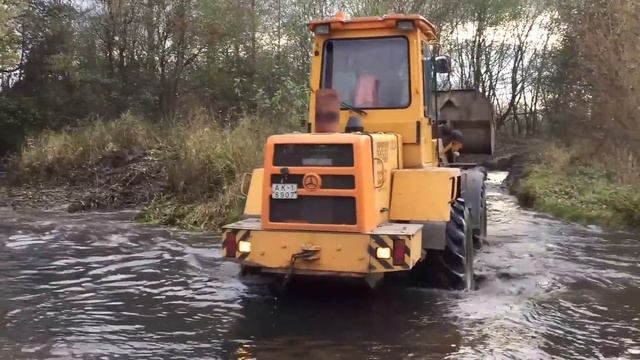 трактор МТЗ 3522 против Амкодора смотреть онлайн