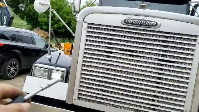Freightliner CLASSIC FLD 132 XL. замена света фар .