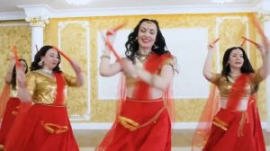 Индийский танец с палочками, под песню Nagada sang dhol ?