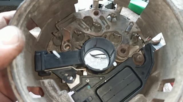 Разборка и замена щёток на генераторе Ланоса. смотреть онлайн