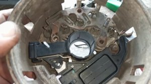 Разборка и замена щёток на генераторе Ланоса.