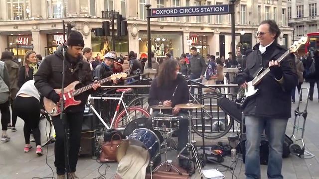Street band FunFiction outside Oxford Circus stn, London - singing Rolling Stone's Under My Thumb смотреть онлайн