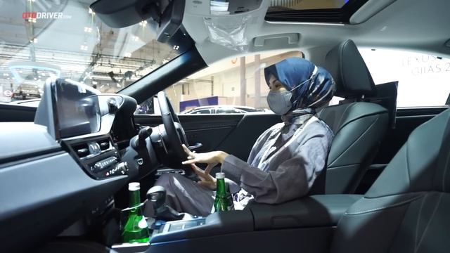 Lexus ES 300h 2022 | First Impression | OtoDriver