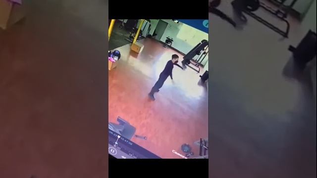 Полтергейст в тренажерном зале смотреть онлайн