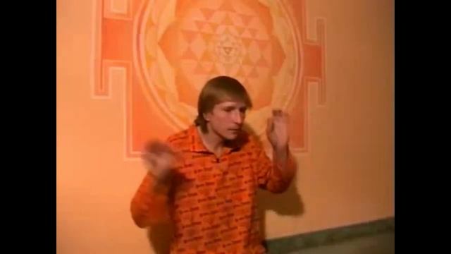 Что такое Уддияна-бандха и в чем польза ее практики? смотреть онлайн