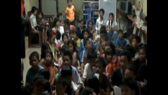 KVD Feeds Children Of Jailed Boeung Kok Women смотреть онлайн