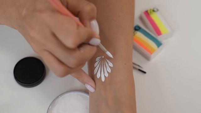 Аквагрим для начинающих: как правильно рисовать линии смотреть онлайн