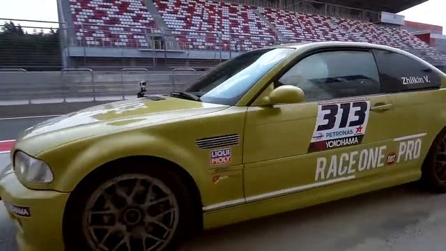 Заезд на BMW M3 по гоночному треку смотреть онлайн