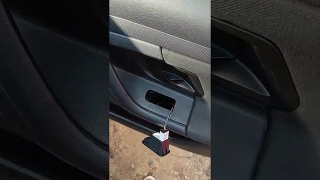 Замена кнопки стеклоподъемника Skoda Fabia 2 смотреть онлайн