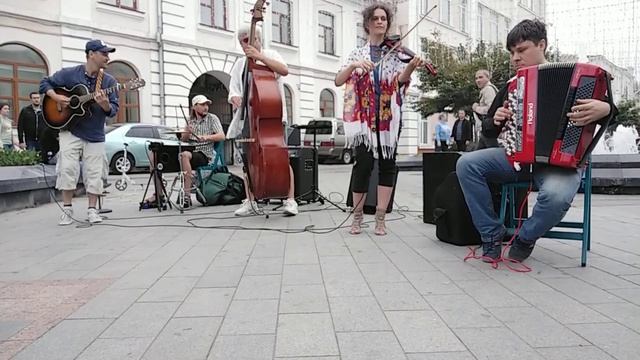 Группа ДЖАП играет на улице , владивосток смотреть онлайн