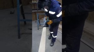 Пилим доску вдоль пила Hammer CRP 1800D