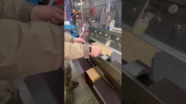 ФОМИЧ - 3 СЕГМЕНТНЫЙ ЛИСТОГИБ. Сегментные:гибочная(поворотная), прижимая, задняя балки. смотреть онлайн
