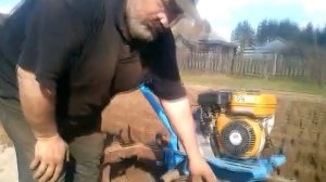 Нарезка борозд с помощью мотоблока