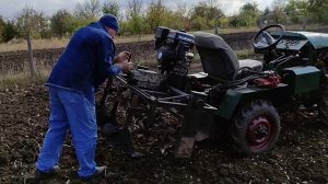 Нарезка борозд  при помощи самодельного трактора и самодельной мотофрезы