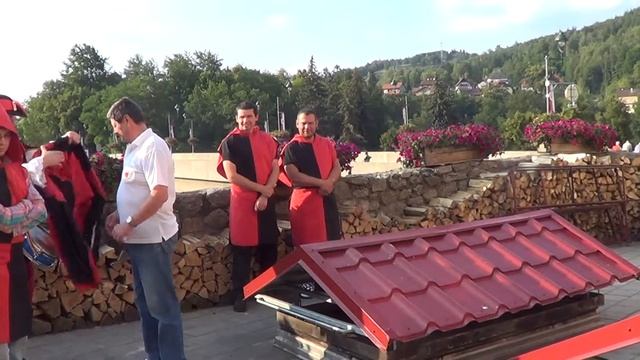 Локет,Чехия,традиционное запекание поросенка смотреть онлайн