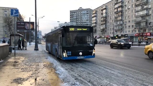 Автобус "100" (ЛиАЗ 5292.65) отъезжает от остановки "Метро Октябрьское Поле" (25.12.2021) смотреть онлайн