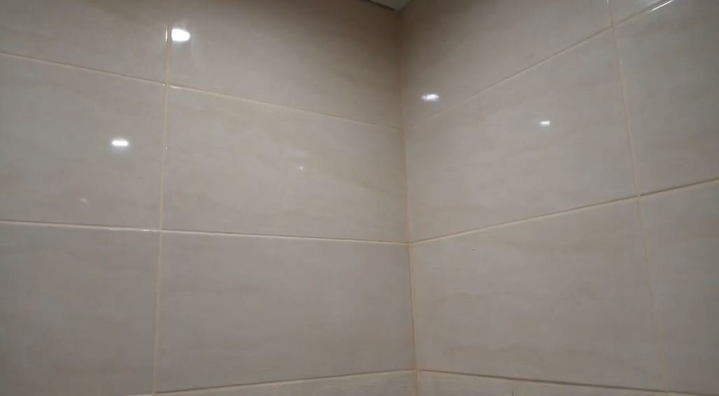 Ремонт ванной комнаты светлой кафельной плиткой смотреть онлайн