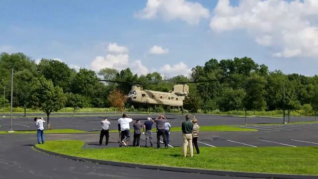 Boeing CH-47 Chinook ( landing & takeoff) смотреть онлайн