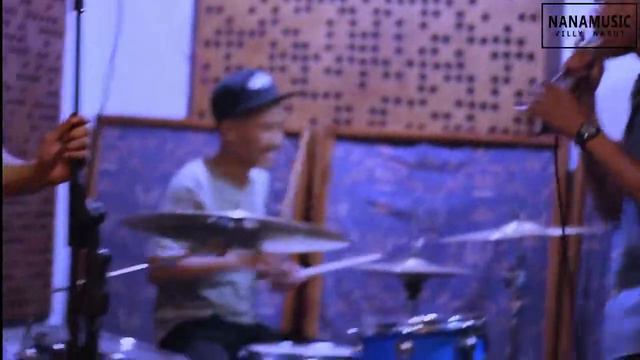 Could you be loved cover by Tolino ft Villy Narut смотреть онлайн