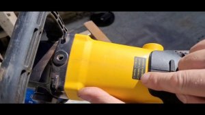 устанавливаем коралловый диск на полировальную машинку