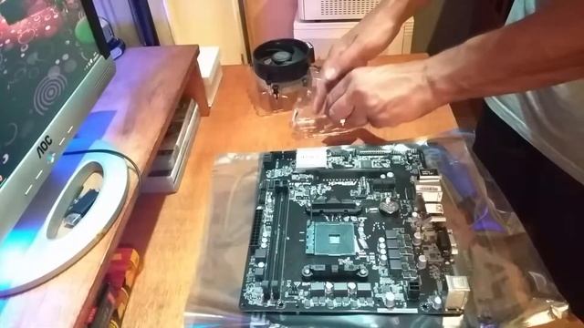 Ryzen 3 2200g - rx 460 - PC MONTAGEM (BUILD) смотреть онлайн