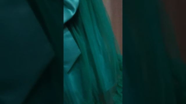 Платье изумрудное елочка смотреть онлайн