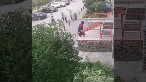 Тюменцы боятся, что в городе появился новый педофил. Он гуляет по районам и пристает к детям