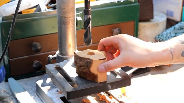 New Woodlore Bushcraft Knife, Pipe Making, And Leather Patches смотреть онлайн