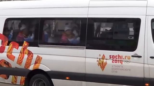 Олимпийский огонь в Удмуртии.г. Ижевске ул. Молодежная. 02.01.2014год. смотреть онлайн