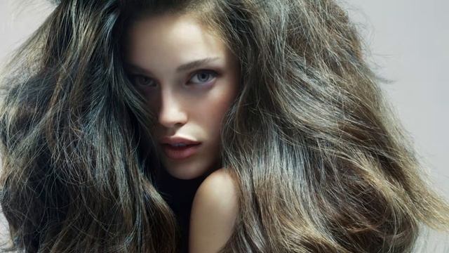 Как приручить пышные волосы?