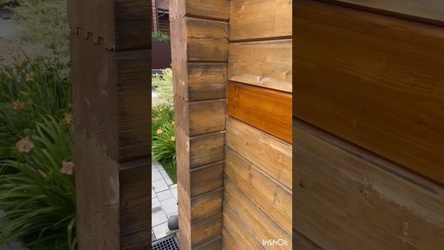 Шлифовка и покраска клееного бруса.🌿 Результат до и после! 🎨 #брус #клееныйбрус #деревянныйдом
