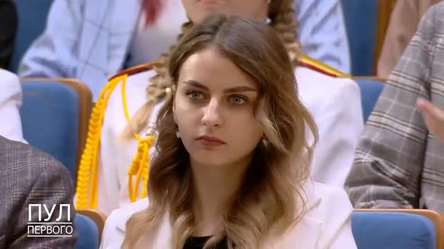 Лукашенко: Вот этот продукт - первый компьютер. Задача - пошататься по всему миру. Можете пощупать смотреть онлайн