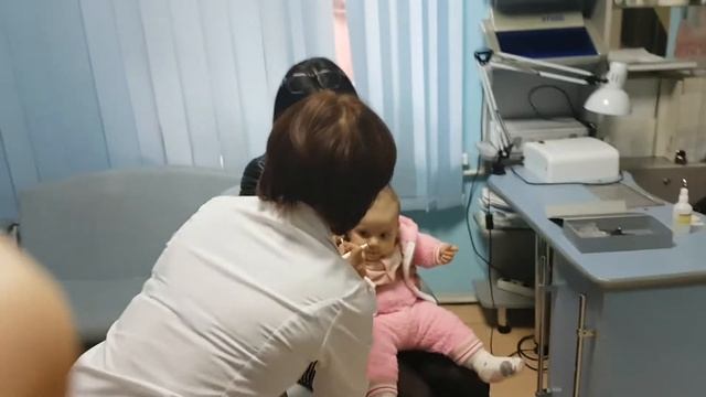 Как прокалывают ушки пистолетом. 8 МЕСЯЦЕВ. Moldowa смотреть онлайн