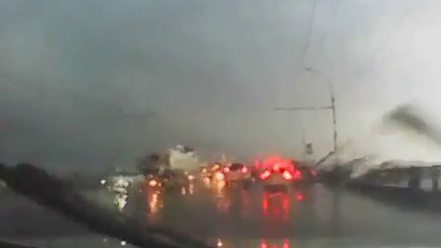 Молния попала в фонарный столб смотреть онлайн