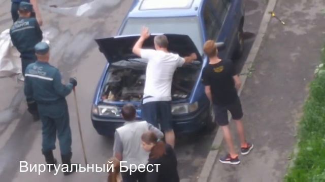 Мужчина вернулся с рыбалки, и обнаружил в машине змею смотреть онлайн