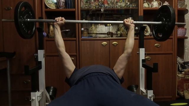 Кач дома. Жим от груди лежа. Разминка с весом 50 кг. 2 декабря 2022 смотреть онлайн