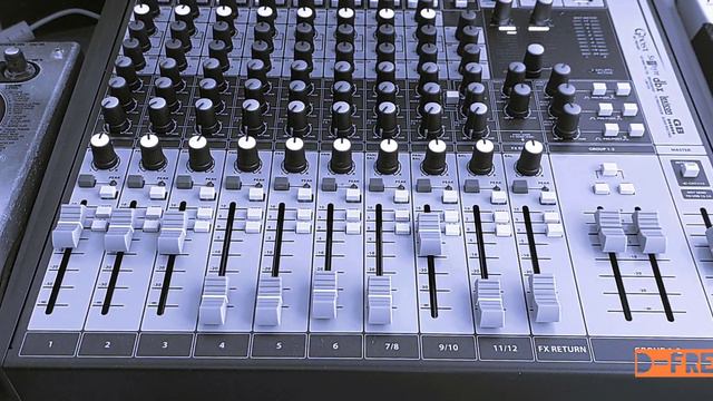 Beatmaking on MPC2500 and Mixing on Soundcraft 12 смотреть онлайн