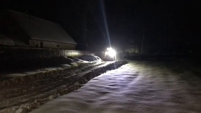 Чистка и уборка снега трактором Т-25 смотреть онлайн