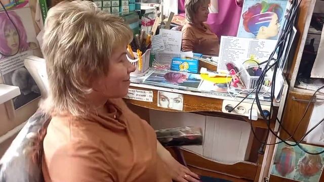 Постриглись под Каскад.Сделали мелирование шапочкой. смотреть онлайн