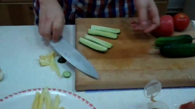 Утка в медово-соевом соусе со свежими овощами смотреть онлайн