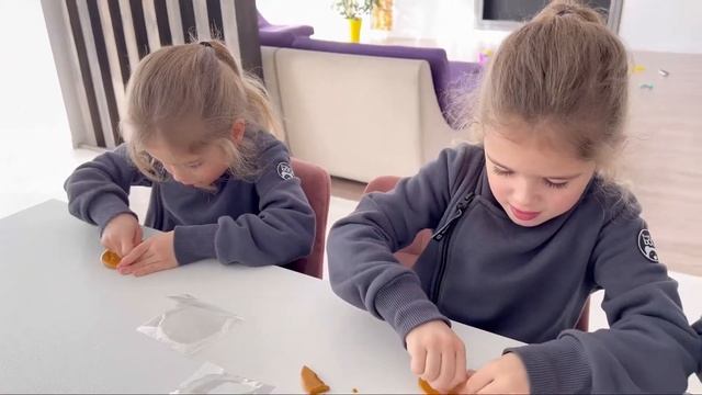 Игра в кальмара. Как заставить детей убрать игрушки! смотреть онлайн