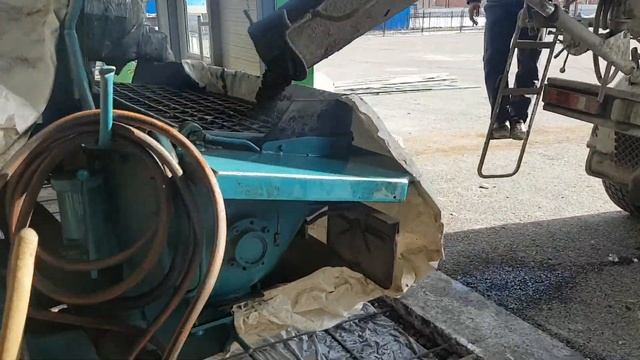 Не большой Бетононасос в работе. Красноярск смотреть онлайн