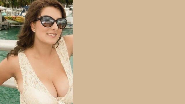 Valory Irene - Cleavage смотреть онлайн