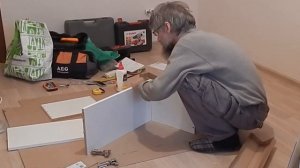 Кухонный гарнитур из Леруа Мерлен. Часть 1. Сборка верхних шкафов, разметка, подвеска.