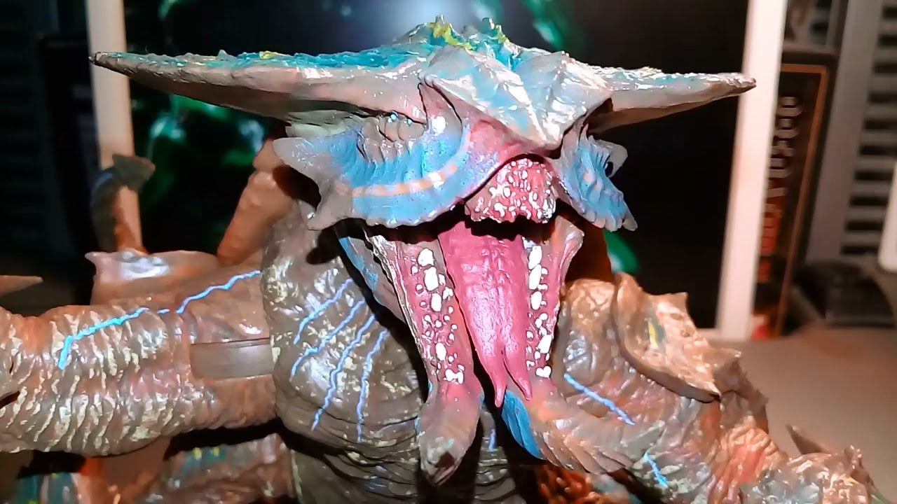Vinyl Kaiju! 2018 Diamond Select Toys Kaiju Hakuja from Pacific Rim: Uprising. смотреть онлайн