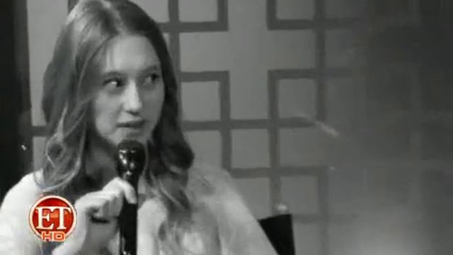 Taissa Farmiga Interview for ET Online. смотреть онлайн