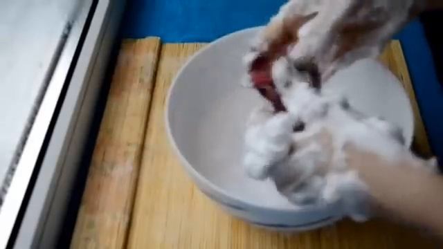 DIY: Wet Felting Flower with Sushi-roll Mat! Мокрое валяние цветов на коврике для роллов! смотреть онлайн