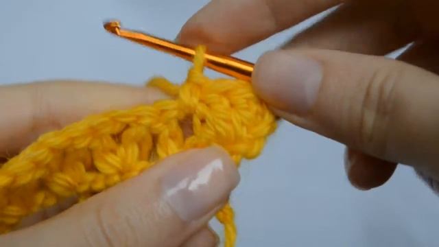 5 столбика с накидом на свободном основании - Уроки вязания крючком для начинающих смотреть онлайн