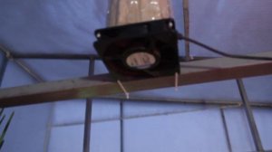 Принудительная конвенция воздуха в теплице зимой.